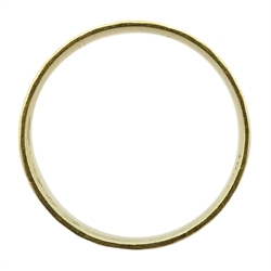 Gold band stamped 18ct, approx 2.72gm 