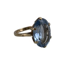 9ct gold single stone blue topaz ring