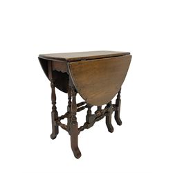 Oak gate leg table, the oval top over gate leg action, raised on turned and block supports 