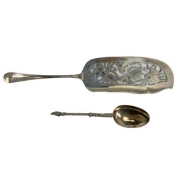 Dutch silver fish slice with floral pierced blade and a Hanau silver apostle spoon (2)