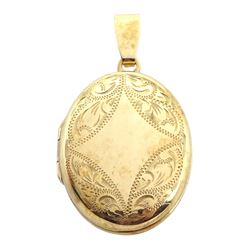 9ct gold locket pendant, with engraved decoration, hallmarked