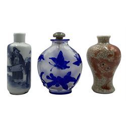 Chinese blue overlay glass snuff bottle, Chinese miniature crackle glaze meiping vase and a 19th century Chinese miniature blue and white snuff rouleau form H8cm (3)