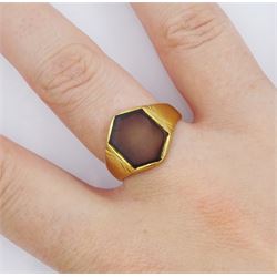 Early 20th century 18ct gold brown stone set hexagon shaped signet ring, Birmingham 1924