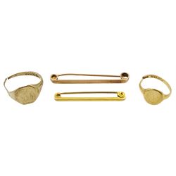 Two 9ct gold bar brooches and two 9ct gold signet rings