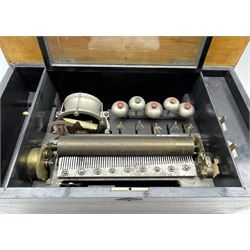 Late 19th century Swiss twelve air music box, with 16