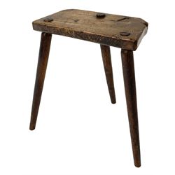 Early 19th century three-legged milking stool, figured elm seat on splayed tapering supports