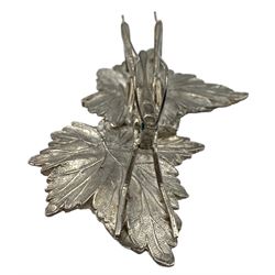 Modern silver model of a Grasshopper perched on leaves, hallmarked Jon Braganza, London 2018, L8.5cm x H3cm overall
