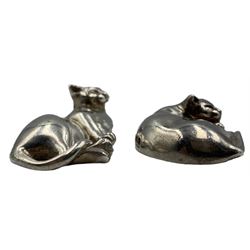 Two novelty silver models of recumbent cats by Sarah Jones, London 1991 and 1994, laying cat L6cm (2)