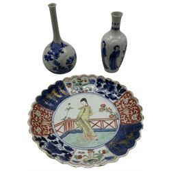 Chinese Kangxi imari verte plate, centrally painted with a lady in a garden, within a scalloped border, D18cm together with two Japanese blue and white vases (3)