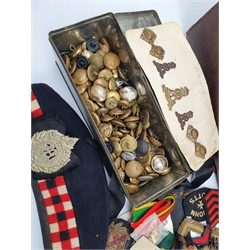 Various military items including an Argyll and Sutherland Highlanders Glengarry, assorted buttons, badges etc