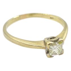 9ct gold single stone princess cut diamond ring, stamped 375, diamond approx 0.50 carat 