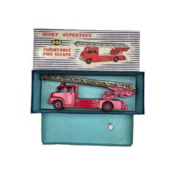 Dinky Supertoys 956 Turntable Fire Escape, boxed (play worn)