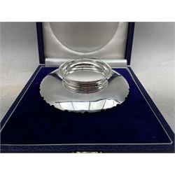 1977 Silver Jubilee silver pedestal dish by J B Chatterley & Sons, Sheffield in presentation case, Edwardian silver pill box and a Royal Crown Derby limited edition miniature loving cup (3)