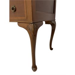 Edwardian mahogany knee-hole dressing chest, raised back with bevelled swing mirror, serpentine front fitted with central frieze drawer flanked by four graduating drawers, raised on cabriole supports