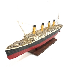 Large scratch built model of the Titanic, L108cm 
