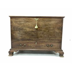 George III mahogany mule chest, the hinged top over single drawer to base, raised on ogee bracket supports W125cm, H88cm, D60cm
