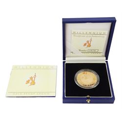 Queen Elizabeth II 2000 gold proof five pound coin, cased with certificate 