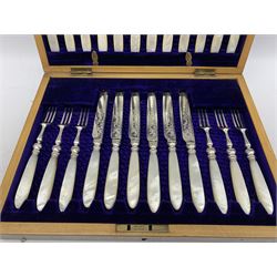 Mother of pearl handled silver plate fruit knives and forks in oak case with blue velvet lining W32cm 