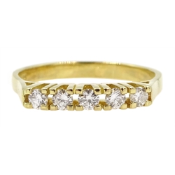 18ct gold five stone round brilliant cut diamond ring, stamped 750