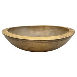 19th century sycamore dairy bowl with reeded decoration D48cm