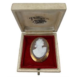 9ct gold set shell cameo brooch depicting a female profile, L4.4cm with associated jewellery box