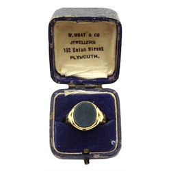 Victorian 18ct gold oval bloodstone signet ring, Birmingham 1864