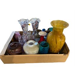 19th and 20th century glass, including flashed vase and cover, Mdina, Royal Bierley, etc in one box