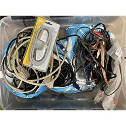 Quantity of cables for studio equipment and other cables in one box