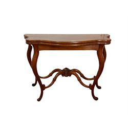 Victorian style mahogany card table of serpentine outline with baize lined fold over top on cabriole supports W98cm