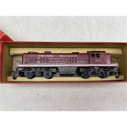 Two Tri-ang Railways locomotives OO/ HO gauge R155 Diesel Switcher 5007 and R159  Double Ended Diesel, boxed (2)