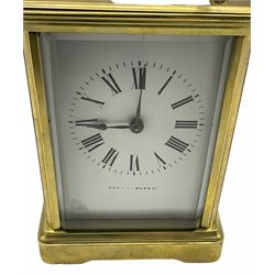 A 20th century Corniche cased 8-day timepiece carriage clock with a seven jewelled lever platform escapement with timing screws, white enamel dial inscribed “Mappin & Webb”. With Roman numerals and minute markers, steel spade hands, bevelled glass panels to the case and a rectangular glass panel to the top of the case.    With key.   