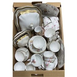 Minton Marlow teacups and saucers, Royal Albert and Roslyn Moss Rose pattern part tea wares etc in one box