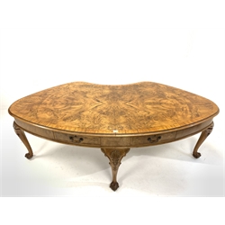 Large early to mid 20th century Georgian style walnut kidney shaped library table, the cross banded and moulded top over frieze fitted with five drawers, raised on leaf and shell carved cabriole supports with ball and claw feet
