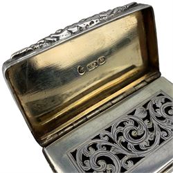 William IV silver vinaigrette with hinged grille, reeded lid engraved with initials W5.5cm Birmingham 1831  Maker William Pugh