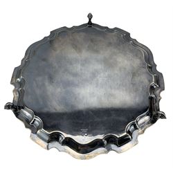 Circular silver salver, with pie crust border and raised on scroll feet, Viner's Ltd, Sheffield 1962, D30cm