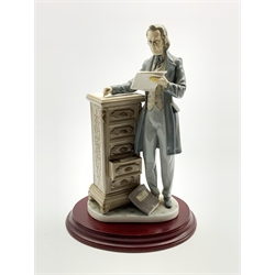  Lladro figure 'The Attorney' on a wooden base No. 5213 H34cm  