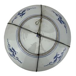 Chinese Qing Dynasty blue and white Prunus Blossom pattern charger, character mark beneath, D37cm 