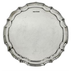 Silver circular salver with moulded edge and scroll feet D20cm Sheffield 1940 Maker Harrison Fisher & Co 12.5oz