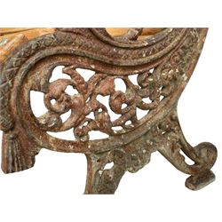 Victorian cast iron and oak slatted garden bench, the bench ends decorated with pierced foliage scrolling and trailing rope, on splayed feet with foliate scroll terminals, polished light oak slats 