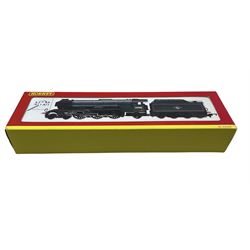 Hornby '00' gauge R2152 BR Class A3 locomotive 60085 Manna, boxed