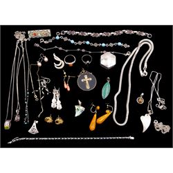 Victorian and later jewellery including 9ct gold bracelet, pair of silver violin pendant earrings, silver pill box and silver stone set rings, earrings, necklaces and bracelets and costume jewellery 