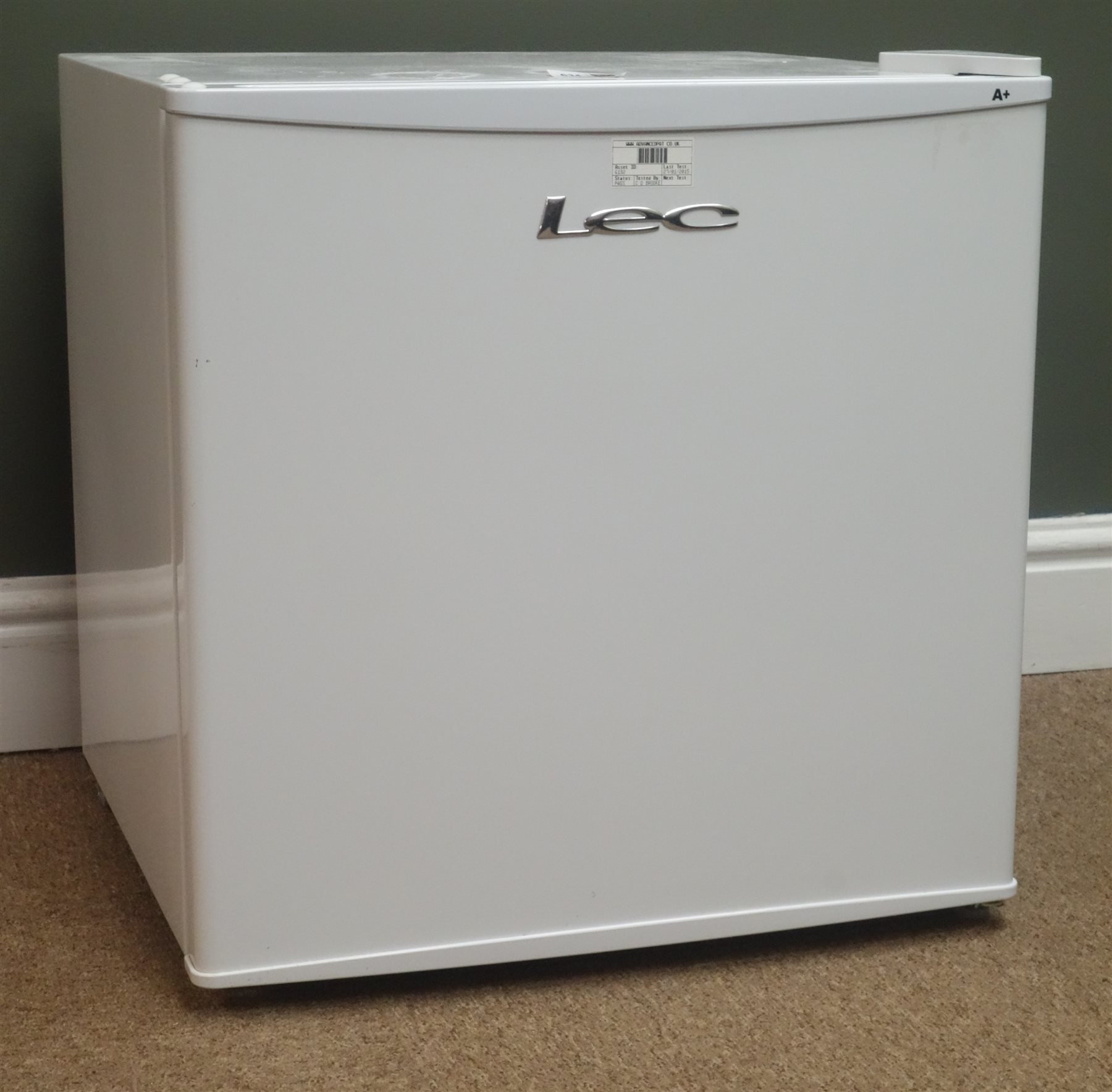 Lec R50052W table top fridge (This item is PAT tested 5 day warranty