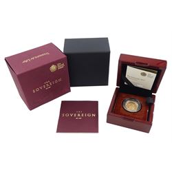 Queen Elizabeth II 2017 gold proof sovereign coin, cased with certificate 
