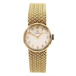 Omega ladies 9ct gold manual wind wristwatch, on integral 9ct gold bracelet, hallmarked London 1968/1969