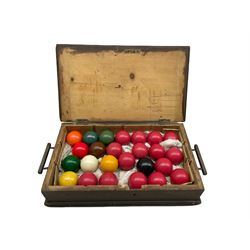 Group of vintage snooker balls, possibly bonzoline, housed in a two handled pine box 