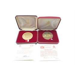 Limited edition silver-gilt medallion to commemorate the opening of London Bridge, 1973 ltd. ed. 24/2250 (1.7 oz) and Lord Mais of London gilt-bronze medallion, both by Toye, Kenning and Spencer, cased with certificates