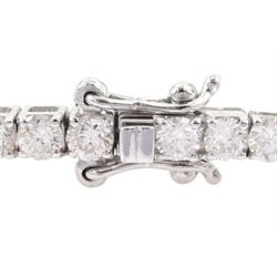 18ct white gold round brilliant cut diamond bracelet, stamped, total diamond weight approx 5.35 carat