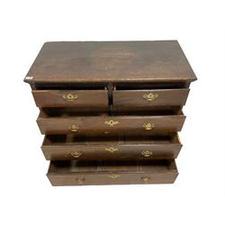 George III oak straight-front chest, fitted with two short and three long graduating drawers with moulded fronts and brass handle pulls, raised on bracket feet
