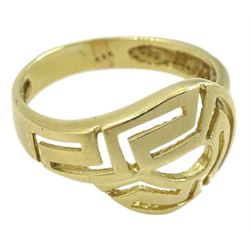 14ct gold openwork key design ring, stamped 585