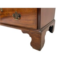 Georgian mahogany chest, the rectangular top over four graduating oak-lined drawers, each inlaid with boxwood, ebony and satinwood bandings, raised on bracket feet 